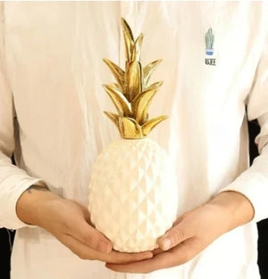 AUREAPINE™ – Piña Decorativa Nórdica de Cerámica Dorada