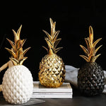 AUREAPINE™ – Piña Decorativa Nórdica de Cerámica Dorada