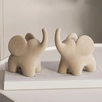 ELEVA™ – Escultura Decorativa de Elefante en Resina Flock Blanca