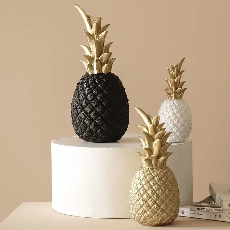 AUREAPINE™ – Piña Decorativa Nórdica de Cerámica Dorada